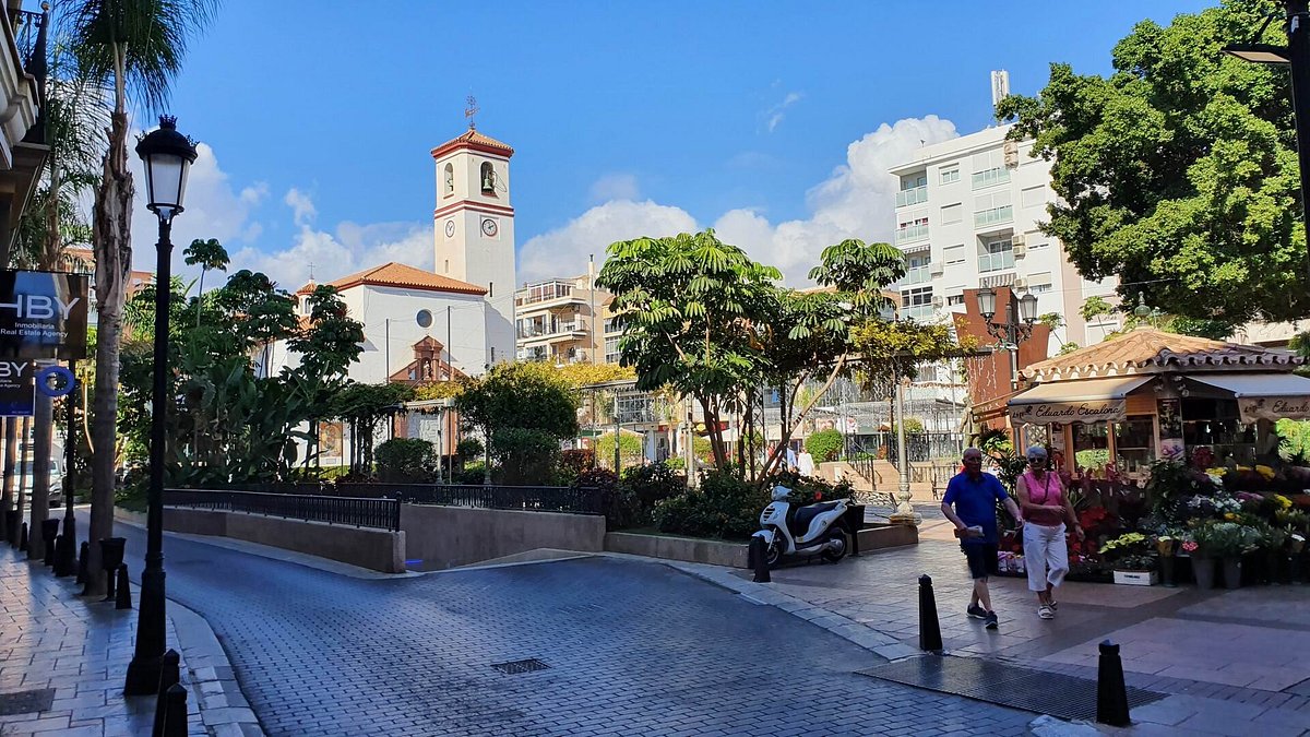 Plaza de la Constitución in Fuengirola with the church and sunny terraces